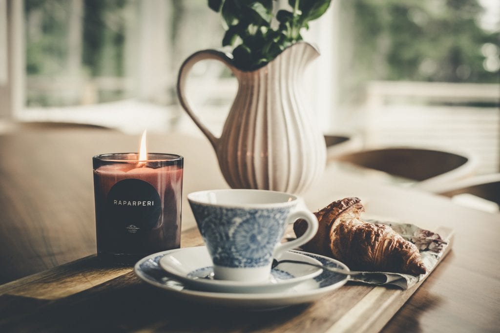 Saaren Taika huonetuoksu tuoksukynttilät sisustus lifSaaren Taika huonetuoksu tuoksukynttilät sisustus lifestyle (8 of 30)estyle (8 of 30)