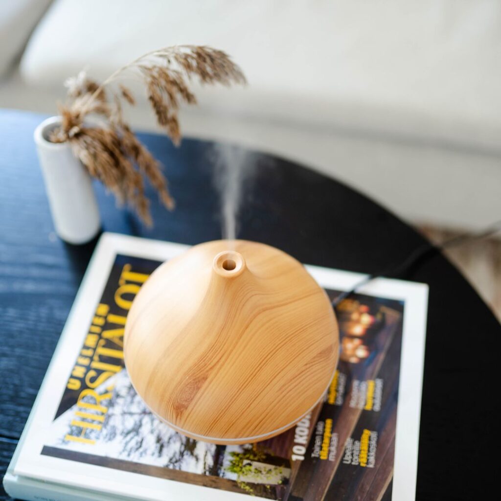 Diffuuseri kosteuttaa ilmaa, mikä on erityisen hyödyllistä kuivassa ilmastossa tai talvella, kun sisäilma on kuivempaa