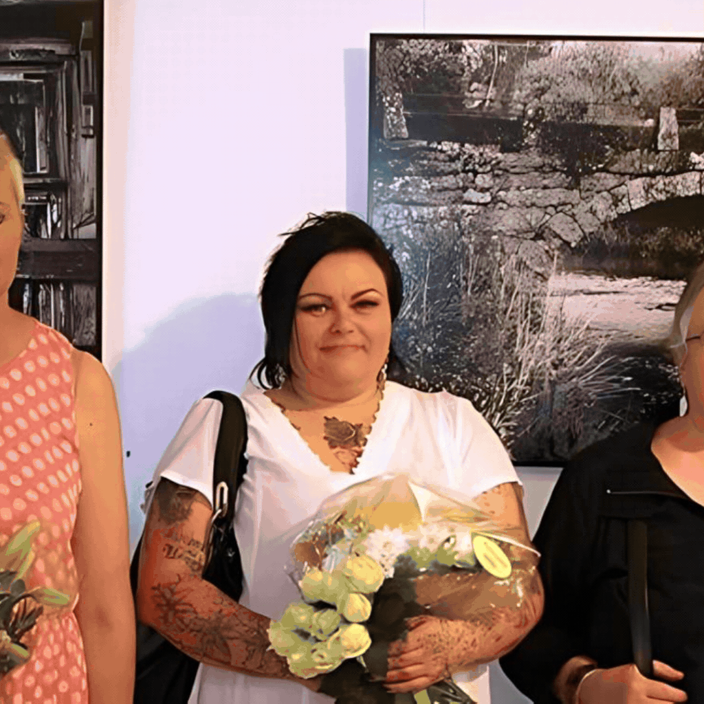 Johannan valokuvia näyttelyissä