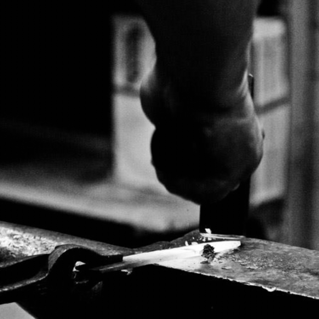 Puukon valmistus käsityönä