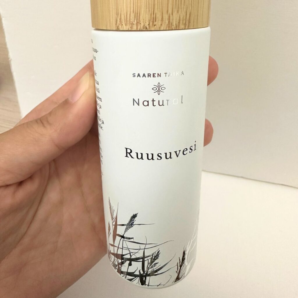 Saaren Taika Natural Ruusuvesi, 100% luomulaatuista ja ICADA-sertifioitua ruusuveden raikkautta.