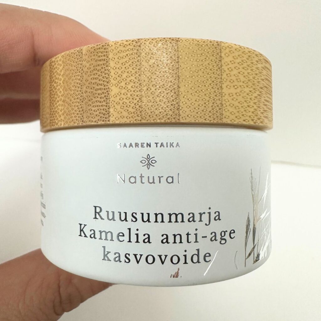 Ruusunmarja Kamelia anti-age kasvovoide: Tehokasta hoitoa ikääntymisen merkkejä vastaan